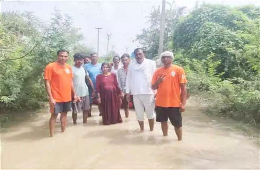 Haryana: बाढ़ में फंसी 9 महीने की गर्भवती महिला का सफल रेस्क्यू Haryana: बाढ़ में फंसी 9 महीने की गर्भवती महिला का सफल रेस्क्यू