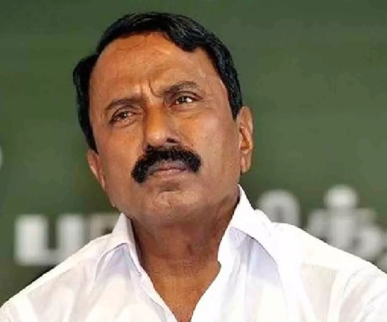 समय सीमा के साथ ईपीएस को चुनौती देने के बाद सेनगोट्टैयान को AIADMK के पदों से हटा दिया गया समय सीमा के साथ ईपीएस को चुनौती देने के बाद सेनगोट्टैयान को AIADMK के पदों से हटा दिया गया