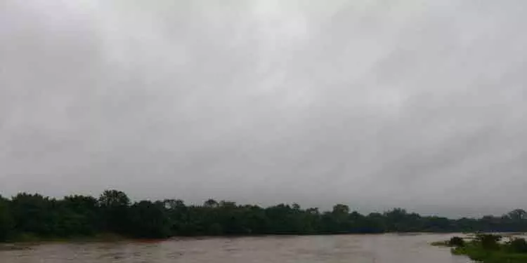 जलाका, बुधबलंगा नदी के उफान पर होने से बालासोर में ताजा बाढ़ की आशंका जलाका, बुधबलंगा नदी के उफान पर होने से बालासोर में ताजा बाढ़ की आशंका