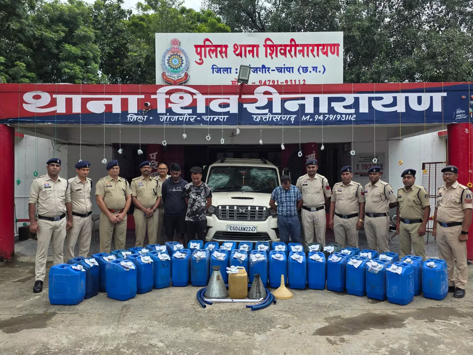 स्कॉर्पियो से 14 लाख का डीजल जब्त, ट्रकों से चुराने वाले चोर गिरफ्तार स्कॉर्पियो से 14 लाख का डीजल जब्त, ट्रकों से चुराने वाले चोर गिरफ्तार