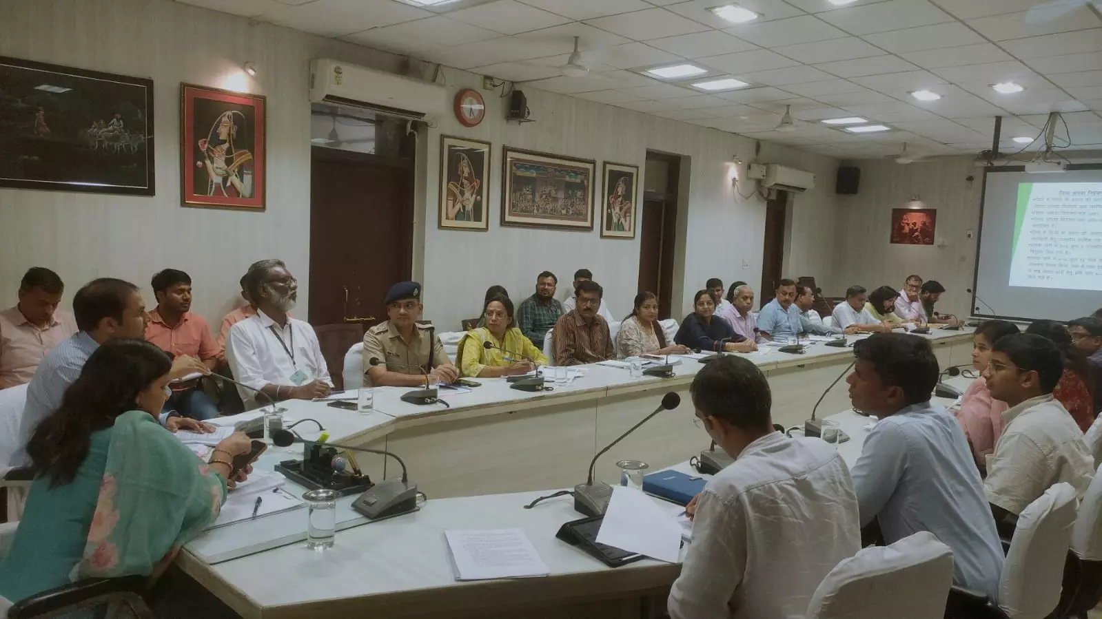 Ajmer: प्रभारी सचिव ने ली समीक्षा राहत एवं बचाव कार्यों की हुई समीक्षा Ajmer: प्रभारी सचिव ने ली समीक्षा राहत एवं बचाव कार्यों की हुई समीक्षा