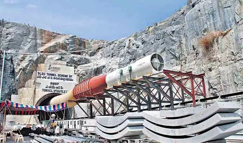 वेदांता द्वारा जयप्रकाश एसोसिएट्स के अधिग्रहण से SLBC सुरंग परियोजना पर चिंताएं बढ़ीं वेदांता द्वारा जयप्रकाश एसोसिएट्स के अधिग्रहण से SLBC सुरंग परियोजना पर चिंताएं बढ़ीं