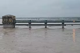 Jaipur: चंबल नदी खतरे के निशान से ऊपर, राजस्थान में रेड अलर्ट Jaipur: चंबल नदी खतरे के निशान से ऊपर, राजस्थान में रेड अलर्ट