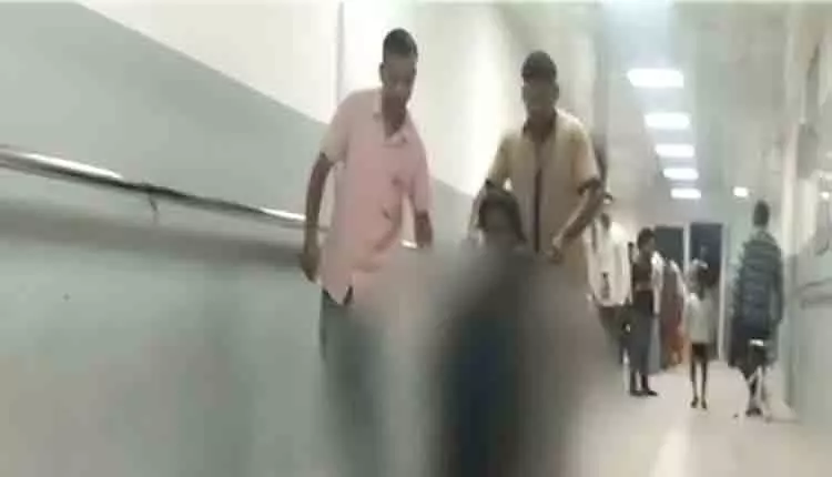 Dhenkanal में पारिवारिक विवाद को लेकर महिला ने आत्मदाह का प्रयास किया Dhenkanal में पारिवारिक विवाद को लेकर महिला ने आत्मदाह का प्रयास किया