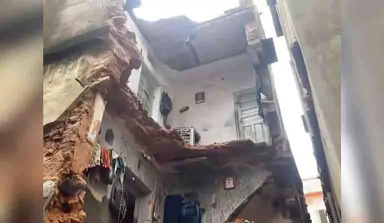 Jaipur: बारिश में जर्जर मकान गिरा, पिता-बेटी की मौत Jaipur: बारिश में जर्जर मकान गिरा, पिता-बेटी की मौत