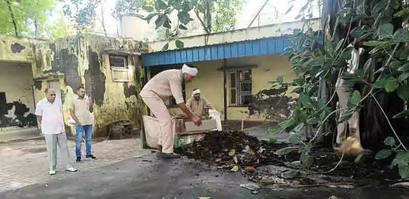 Karnal को स्वच्छ रखने के लिए नगर निगम पार्षदों और स्थानीय लोगों को शामिल कर रहा Karnal को स्वच्छ रखने के लिए नगर निगम पार्षदों और स्थानीय लोगों को शामिल कर रहा