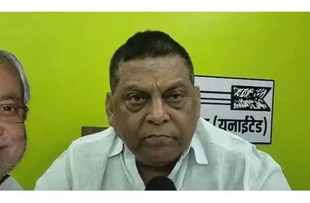 बिहार को दागी हाथ नहीं, प्रतिष्ठित हाथों की ज़रूरत: नीरज कुमार बिहार को दागी हाथ नहीं, प्रतिष्ठित हाथों की ज़रूरत: नीरज कुमार
