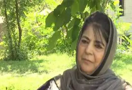 Mehbooba: हज़रतबल दरगाह पट्टिका तोड़ने वाली भीड़ भावनाओं में बह गई Mehbooba: हज़रतबल दरगाह पट्टिका तोड़ने वाली भीड़ भावनाओं में बह गई