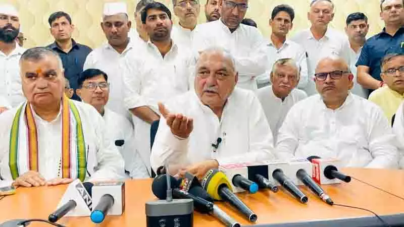 राज्य सरकार द्वारा बाढ़ राहत कार्य पर्याप्त नहीं: Hooda राज्य सरकार द्वारा बाढ़ राहत कार्य पर्याप्त नहीं: Hooda