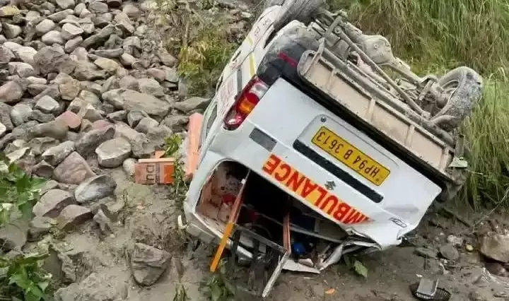 Una: पंजाब–हिमाचल मार्ग पर एंबुलेंस का भयानक हादसा Una: पंजाब–हिमाचल मार्ग पर एंबुलेंस का भयानक हादसा