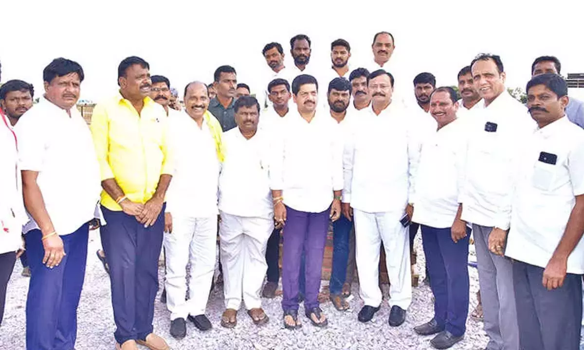 Andhra: कोल्लू रवींद्र ने ‘सुपर सिक्स’ योजनाओं की प्रशंसा की Andhra: कोल्लू रवींद्र ने ‘सुपर सिक्स’ योजनाओं की प्रशंसा की