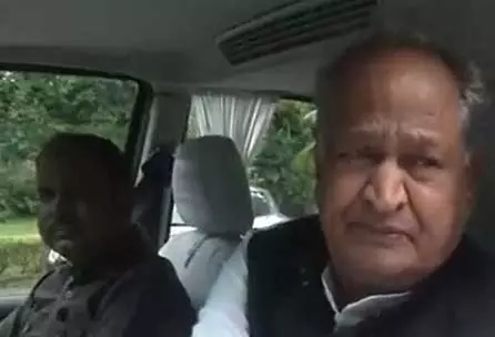 मौलाना महमूद मदनी की RSS पर टिप्पणी को अशोक गहलोत ने अच्छी पहल बताया मौलाना महमूद मदनी की RSS पर टिप्पणी को अशोक गहलोत ने अच्छी पहल बताया