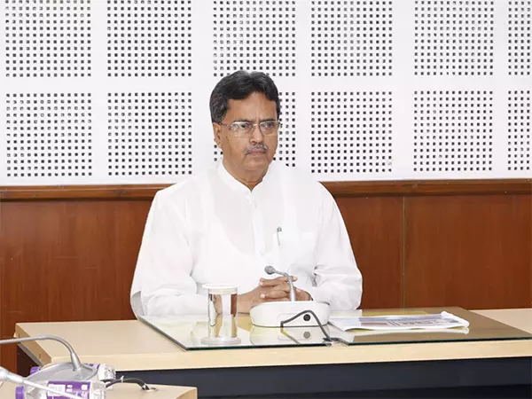 CM साहा ने दुर्गा पूजा से पहले अगरतला में यातायात सुगम बनाने के लिए उच्च स्तरीय बैठक की CM साहा ने दुर्गा पूजा से पहले अगरतला में यातायात सुगम बनाने के लिए उच्च स्तरीय बैठक की
