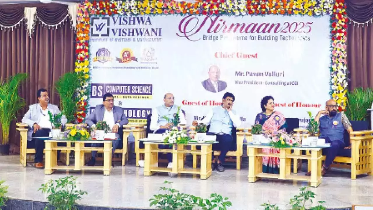 Telangana: तेजी से विकसित हो रहे तकनीकी परिदृश्य में निरंतर सीखना आवश्यक है Telangana: तेजी से विकसित हो रहे तकनीकी परिदृश्य में निरंतर सीखना आवश्यक है