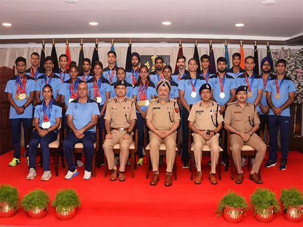 CISF ने बल के इतिहास में अब तक की सबसे बड़ी खेल भर्ती में 332 एथलीटों को शामिल किया CISF ने बल के इतिहास में अब तक की सबसे बड़ी खेल भर्ती में 332 एथलीटों को शामिल किया