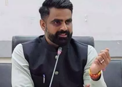 जिलाधिकारी ने मंडल अधिकारियों से कहा: काम समय पर हो, देरी न हो जिलाधिकारी ने मंडल अधिकारियों से कहा: काम समय पर हो, देरी न हो