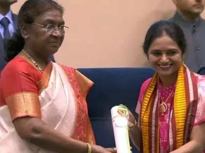 राष्ट्रपति ने महाराष्ट्र के 6 शिक्षकों को राष्ट्रीय शिक्षक पुरस्कार प्रदान किए राष्ट्रपति ने महाराष्ट्र के 6 शिक्षकों को राष्ट्रीय शिक्षक पुरस्कार प्रदान किए