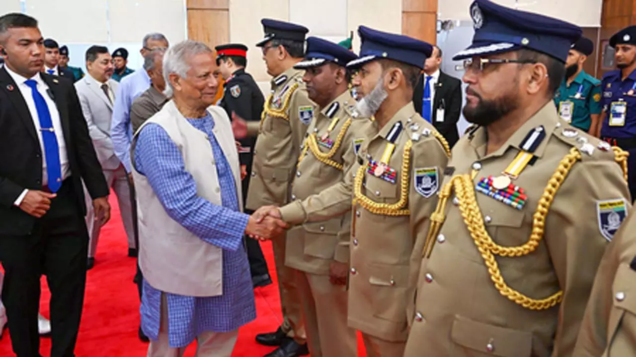 यूनुस पर भड़की अवामी लीग, सरकारी रेड को बताया दमन का हथियार यूनुस पर भड़की अवामी लीग, सरकारी रेड को बताया दमन का हथियार