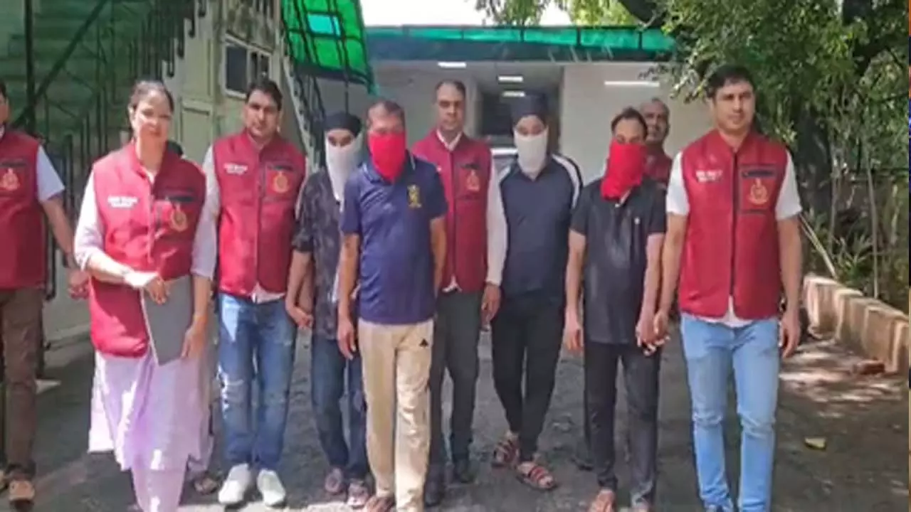 अंतरराष्ट्रीय ड्रग्स सिंडिकेट का भंडाफोड़, 6 तस्कर गिरफ्तार, गांजा बरामद अंतरराष्ट्रीय ड्रग्स सिंडिकेट का भंडाफोड़, 6 तस्कर गिरफ्तार, गांजा बरामद