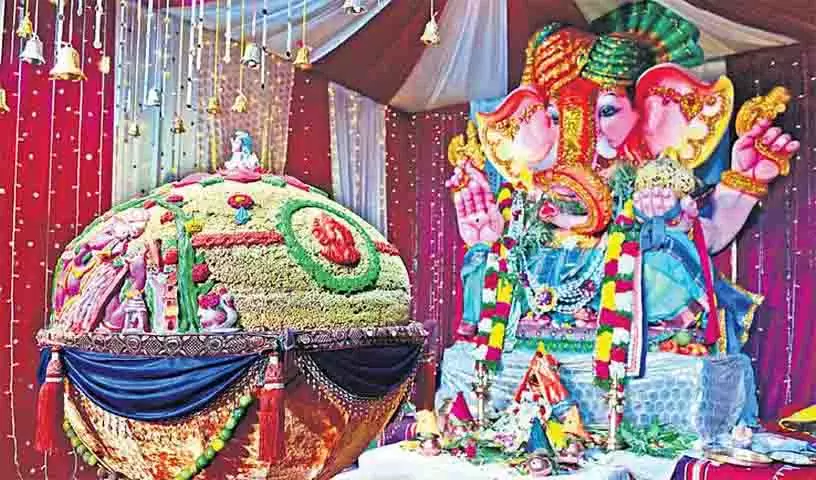 Hyderabad के युवक ने 99 रुपये में 333 किलो गणेश लड्डू खरीदा Hyderabad के युवक ने 99 रुपये में 333 किलो गणेश लड्डू खरीदा