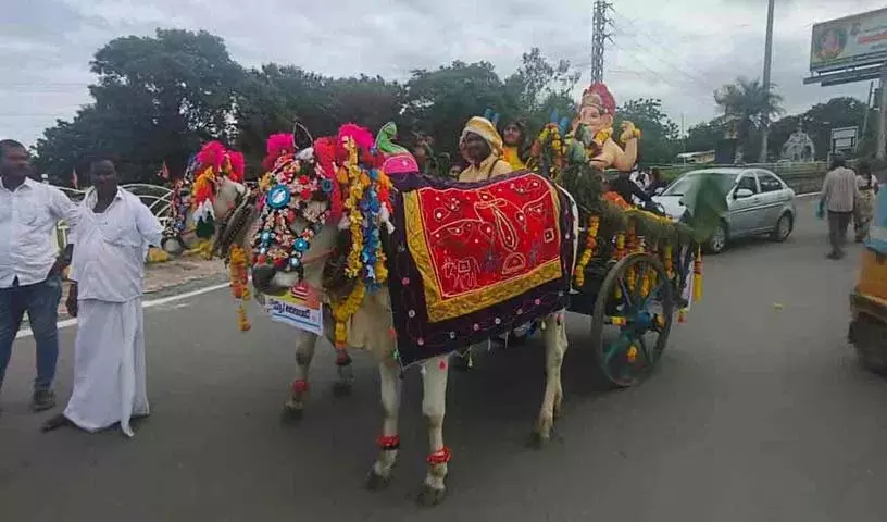 बैलगाड़ी पर गणेश जुलूस.. चंदा नदी में विसर्जन बैलगाड़ी पर गणेश जुलूस.. चंदा नदी में विसर्जन