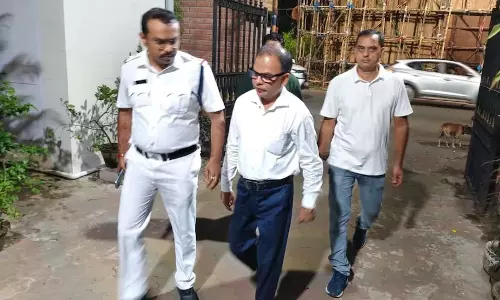 MLA और MP टिकट दिलाने का झांसा देकर नेताओं को लगाया चूना, सबसे बड़ा फ्रॉड गिरफ्तार MLA और MP टिकट दिलाने का झांसा देकर नेताओं को लगाया चूना, सबसे बड़ा फ्रॉड गिरफ्तार