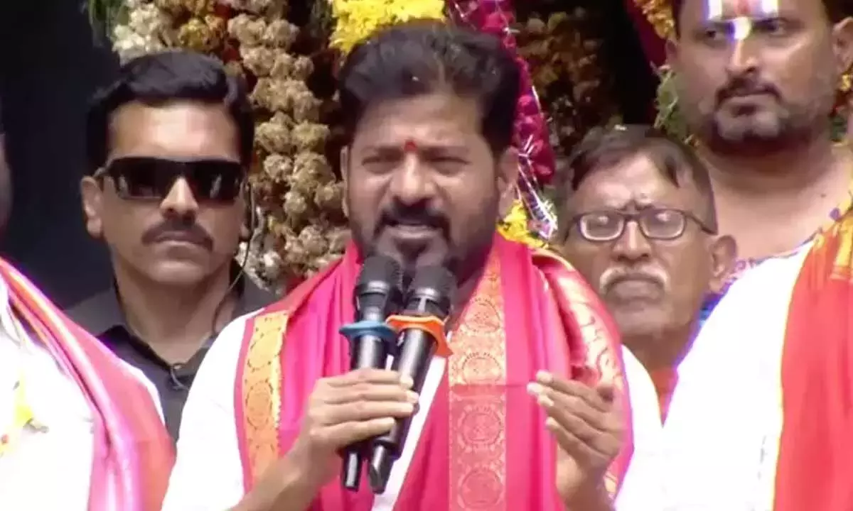 सीएम रेवंत रेड्डी ने खैरताबाद गणेश में पूजा-अर्चना की सीएम रेवंत रेड्डी ने खैरताबाद गणेश में पूजा-अर्चना की