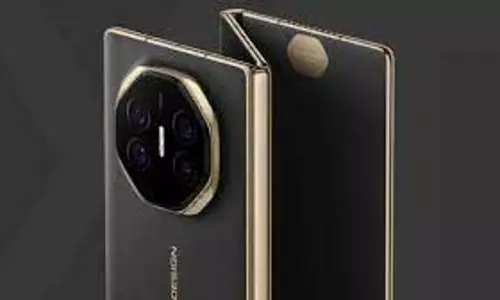 Huawei: लॉन्च किया तीन बार फोल्ड होने वाला शानदार फोन