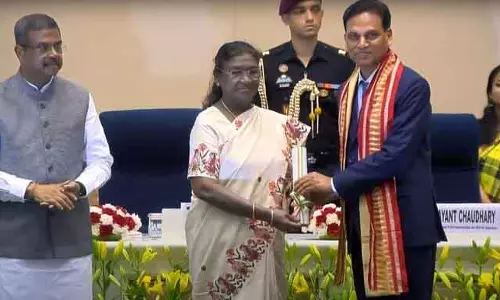 राष्ट्रीय पुरस्कार विजेता प्रधानाचार्य अवधेश झा ने शिक्षा की नई परिकल्पना की राष्ट्रीय पुरस्कार विजेता प्रधानाचार्य अवधेश झा ने शिक्षा की नई परिकल्पना की
