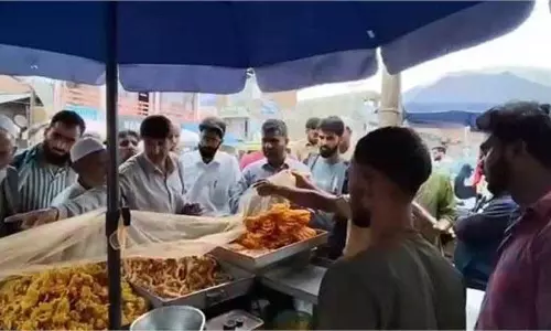 Jammu-Kashmir: प्रशासन ने बाजार में की सख्त कार्रवाई, दुकानदारों पर लगाया भारी जुर्माना