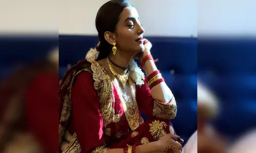 अक्षरा सिंह ने लाल जोड़े में दिखाया पारंपरिक अंदाज, फैंस बोले- बिलकुल दुल्हन लग रही हो अक्षरा सिंह ने लाल जोड़े में दिखाया पारंपरिक अंदाज, फैंस बोले- बिलकुल दुल्हन लग रही हो