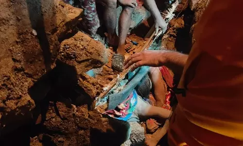 Jaipur: हवेली ढहने से पिता-पुत्री की मौत, जयपुर में मातम Jaipur: हवेली ढहने से पिता-पुत्री की मौत, जयपुर में मातम