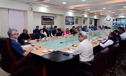 सीएम उमर ने तटबंधों को मजबूत करने का आदेश दिया, शीघ्र राहत का वादा किया
