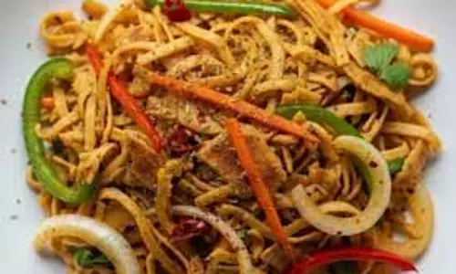 Basi Roti Recipe: बची हुई रोटियों से तैयार करें ये खास डिश Basi Roti Recipe: बची हुई रोटियों से तैयार करें ये खास डिश