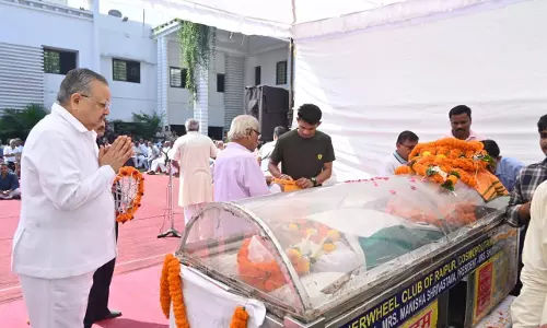 डॉ रमन सिंह ने वरिष्ठ स्वयंसेवक शांताराम सर्राफ को श्रद्धांजलि दी