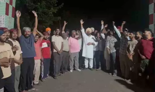 Phillaur में बाढ़ की आशंका से ग्रामीणों में गतिरोध, पानी का रुख मोड़ने की कोशिश Phillaur में बाढ़ की आशंका से ग्रामीणों में गतिरोध, पानी का रुख मोड़ने की कोशिश