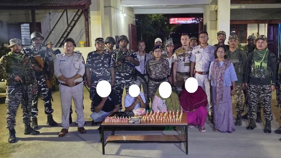 Manipur : नशीले पदार्थों के साथ पांच आरोपी गिरफ्तार, नशीले पदार्थ जब्त Manipur : नशीले पदार्थों के साथ पांच आरोपी गिरफ्तार, नशीले पदार्थ जब्त