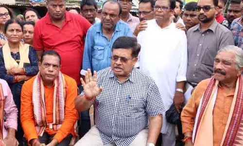 मंत्री ने सुंदरपाड़ा से जटनी तक सड़क निर्माण की समीक्षा की मंत्री ने सुंदरपाड़ा से जटनी तक सड़क निर्माण की समीक्षा की