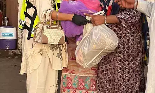 बिना किसी प्रचार के, कलाकारों ने बाढ़ प्रभावित Sultanpur Lodhi की मदद की बिना किसी प्रचार के, कलाकारों ने बाढ़ प्रभावित Sultanpur Lodhi की मदद की