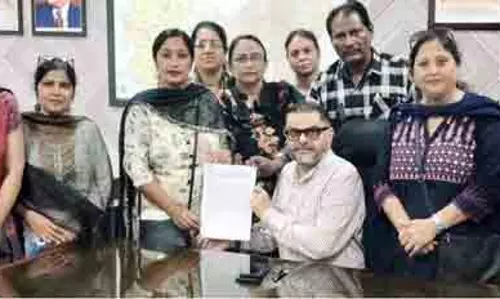 लंबे समय से लंबित वेतन को लेकर सहायता प्राप्त स्कूल शिक्षकों ने अपना दिन Black Day के रूप में मनाया लंबे समय से लंबित वेतन को लेकर सहायता प्राप्त स्कूल शिक्षकों ने अपना दिन Black Day के रूप में मनाया