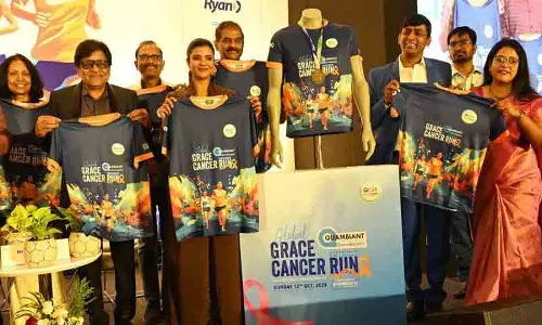 अभिनेत्री Aishwarya Rajesh और अली ने ग्लोबल ग्रेस कैंसर रन 2025 टी-शर्ट और मेडल का अनावरण किया