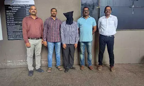Mumbai: उड़ाने की धमकी देने वाला आरोपी नोएडा से गिरफ्तार