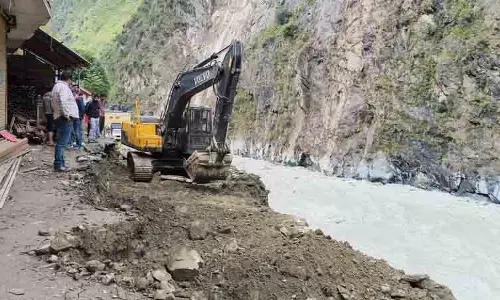 Bharmour बचाव अभियान, डीसी ने क्षतिग्रस्त राजमार्ग का निरीक्षण किया