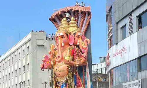 Hyderabad गणेश जुलूस में देरी, बालापुर की मूर्ति दोपहर 1 बजे के बाद चारमीनार पार करेगी