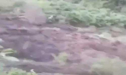 Himachal: सिरमौर के नौहराधार में भारी भूस्खलन, पहाड़ी का हिस्सा ढहा Himachal: सिरमौर के नौहराधार में भारी भूस्खलन, पहाड़ी का हिस्सा ढहा