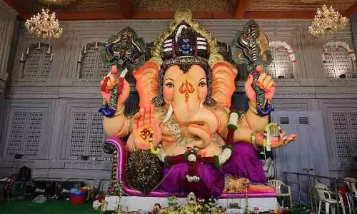 Balapur गणेश लड्डू की नीलामी में रिकॉर्ड 35 लाख रुपये की बोली लगी Balapur गणेश लड्डू की नीलामी में रिकॉर्ड 35 लाख रुपये की बोली लगी