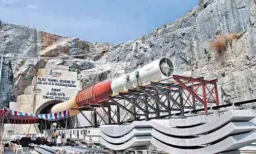 वेदांता द्वारा जयप्रकाश एसोसिएट्स के अधिग्रहण से SLBC सुरंग परियोजना पर चिंताएं बढ़ीं वेदांता द्वारा जयप्रकाश एसोसिएट्स के अधिग्रहण से SLBC सुरंग परियोजना पर चिंताएं बढ़ीं