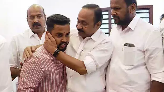 kerala: हिरासत में यातना झेलने वाले नेता से मुलाकात के बाद सतीशन का पुलिस पर हमला kerala: हिरासत में यातना झेलने वाले नेता से मुलाकात के बाद सतीशन का पुलिस पर हमला