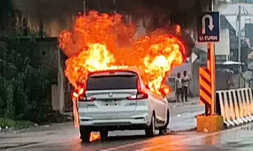 Sonpur-Binika रोड पर गांजा लदी इनोवा कार में आग लगाई गई, जांच जारी