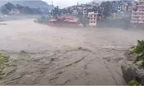Shimla: भारी बारिश ने हिमाचल में मचाई त्रासदी Shimla: भारी बारिश ने हिमाचल में मचाई त्रासदी